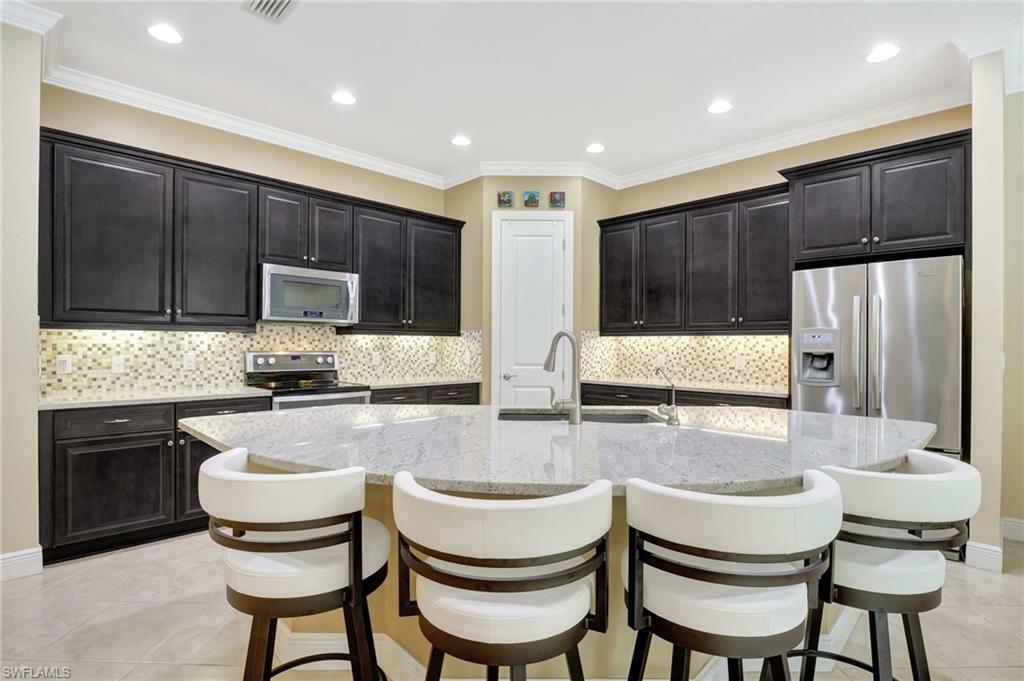 Property Photo: 4418 Tamarind Way FL 34119