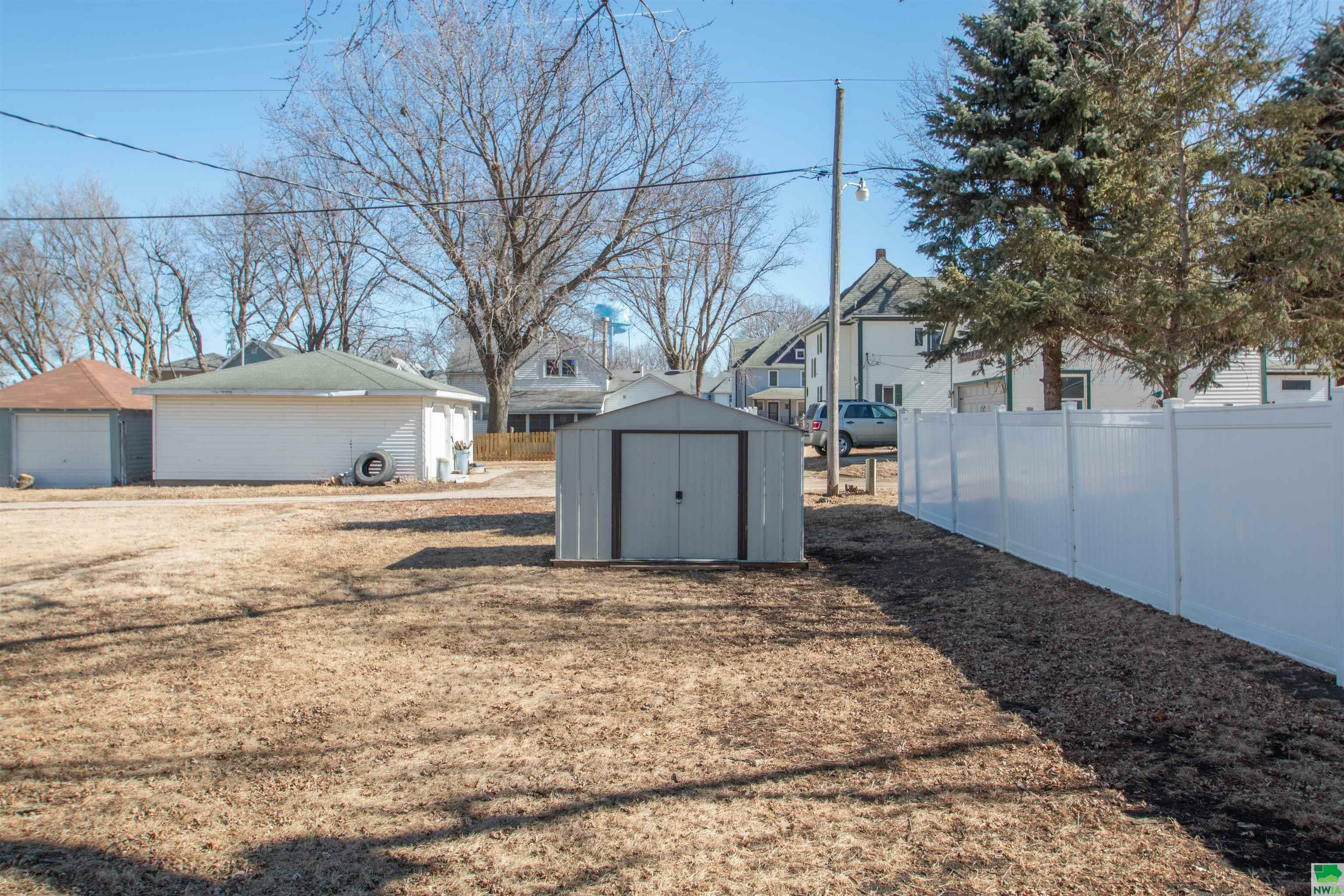 Property Photo: 405 N Elm St IA 51035