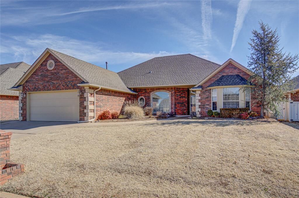 Property Photo: 15212 Shadow Mountain Drive OK 73013