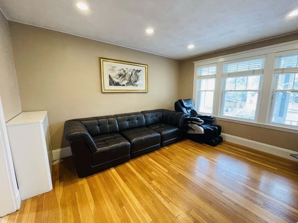 Property Photo:  10 Vincent Ave #10  MA 02478 
