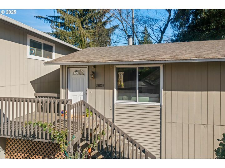 2807 SW Spring Garden St 2807  Portland OR 97219 photo