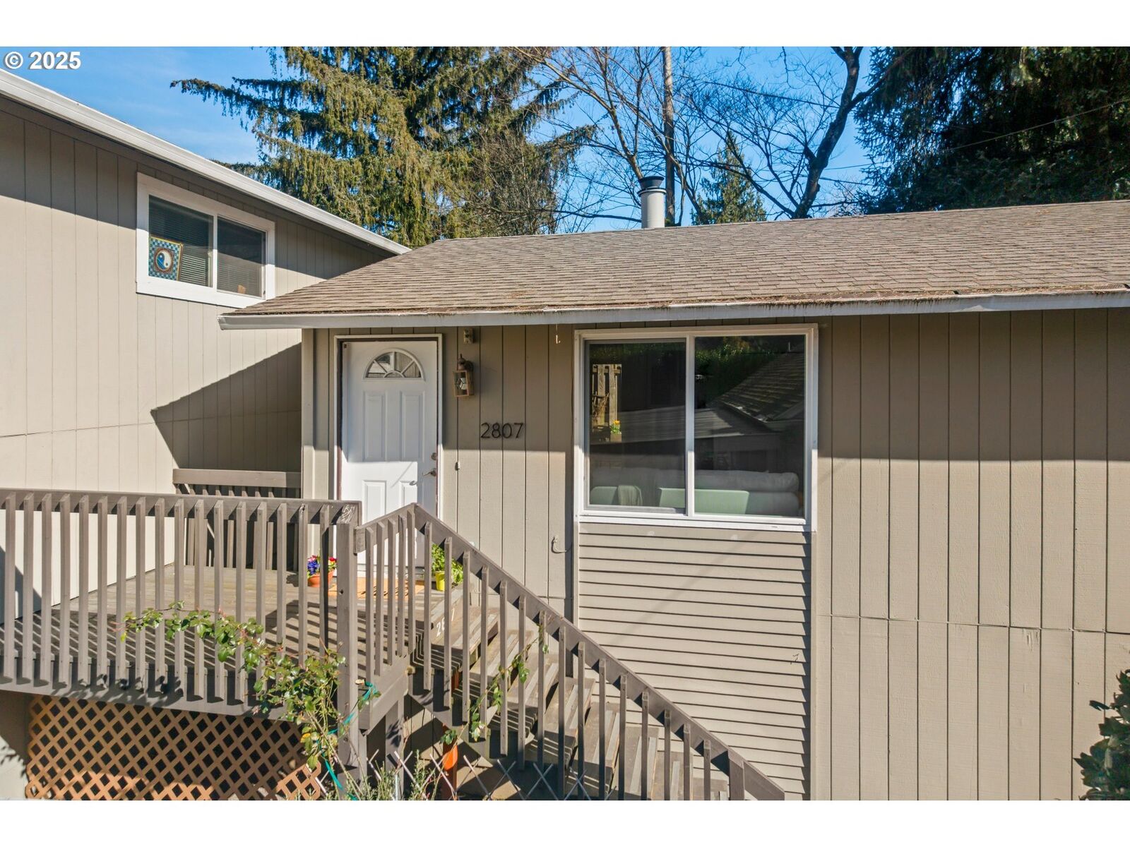 Property Photo:  2807 SW Spring Garden St 2807  OR 97219