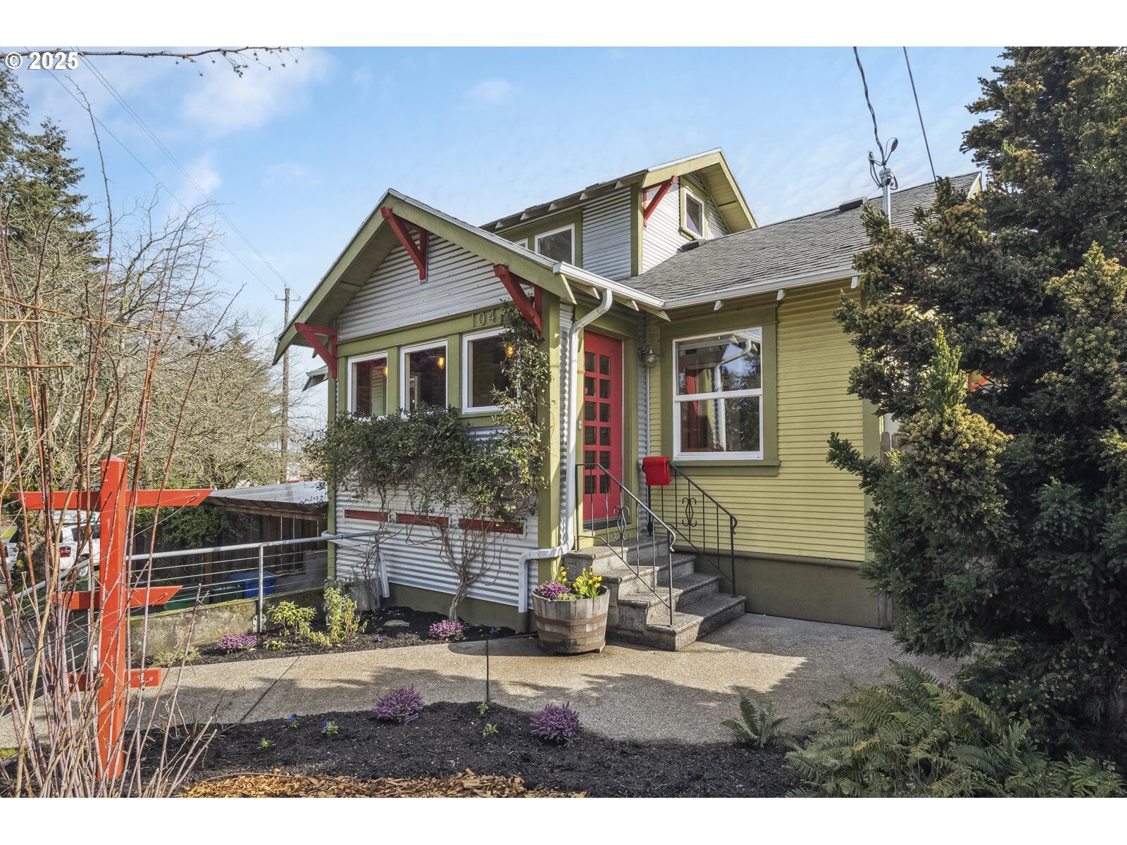 Property Photo: 1042 NE Dekum St OR 97211