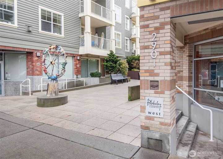 Property Photo:  2901 NE Blakeley Street 305  WA 98105 