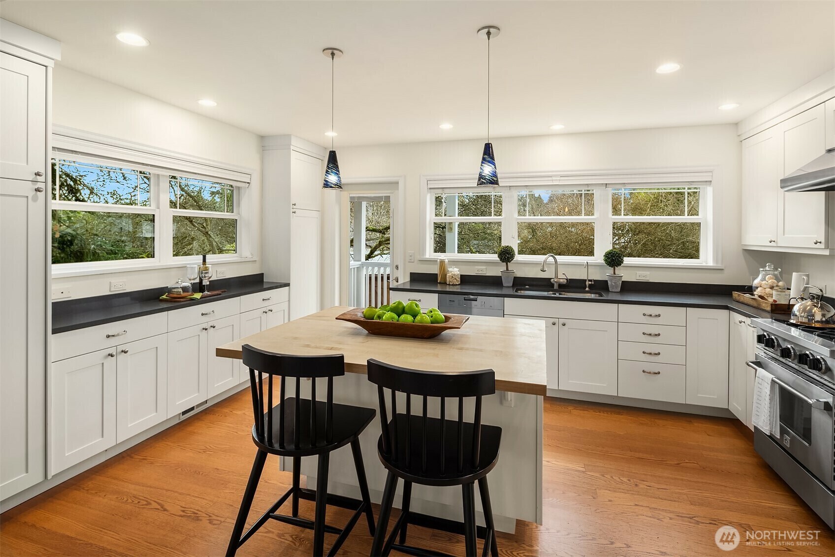 Property Photo: 6529 40th Avenue NE WA 98115