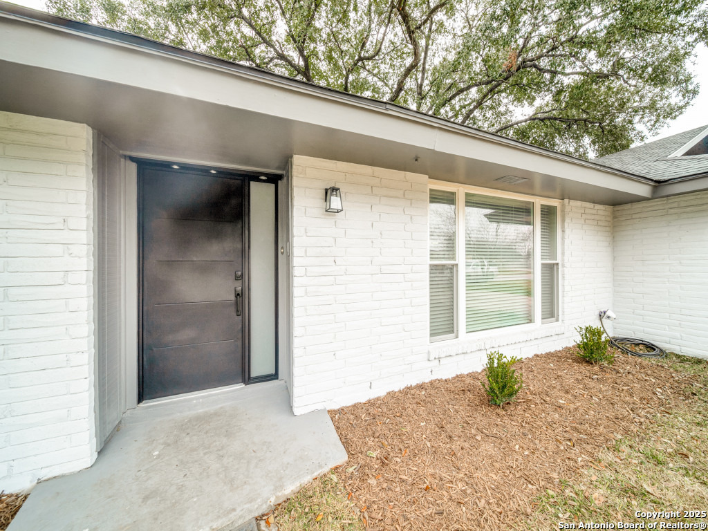 Property Photo: 606 Moorside TX 78239
