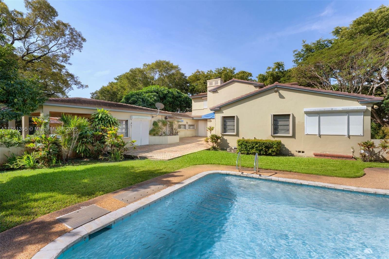 Property Photo: 3015 Granada Blvd FL 33134