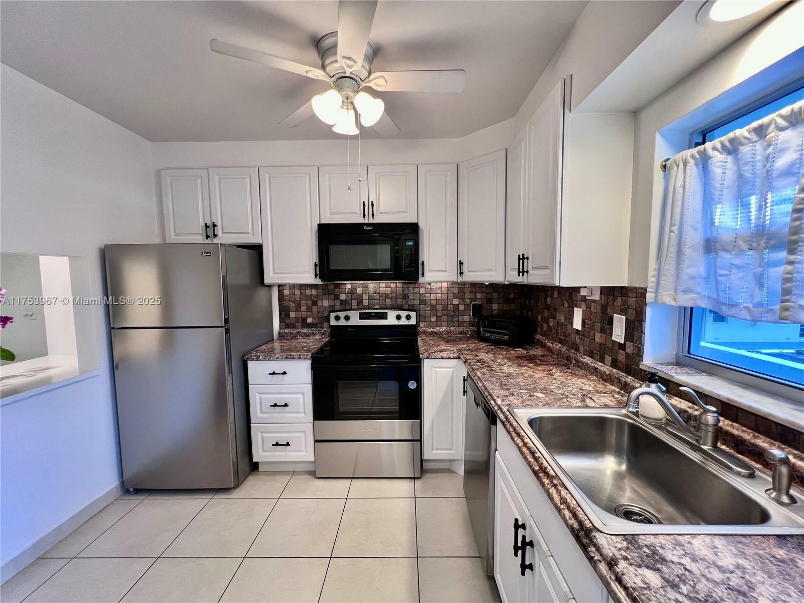 Property Photo:  1400 NE 55th St 201  FL 33334 