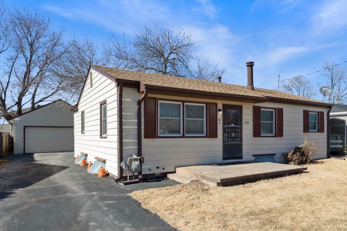 Property Photo:  1324 N 22nd  Street  IA 51501 