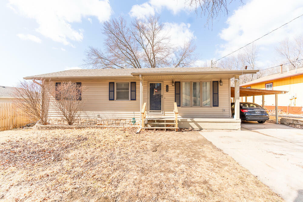 Property Photo:  104 N Elm  Street  IA 51534 