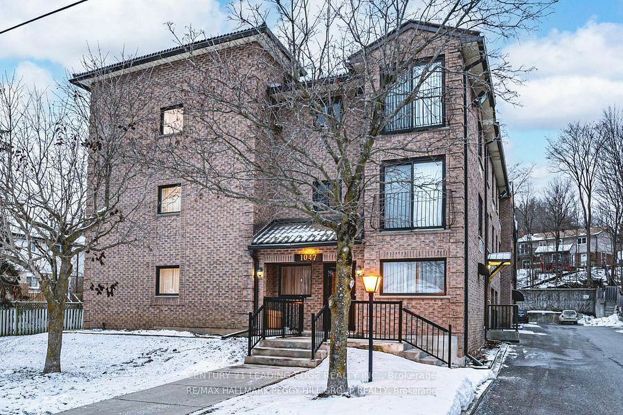 Property Photo:  1047 Mississauga St W 301  ON L3V 3C7 