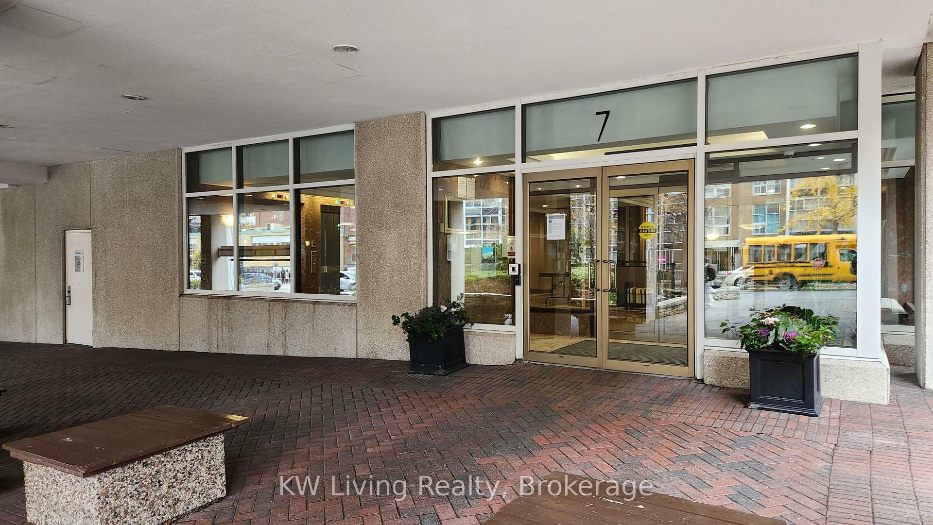 Property Photo: 7 Broadway Avenue Ph-F ON M4P 3C5