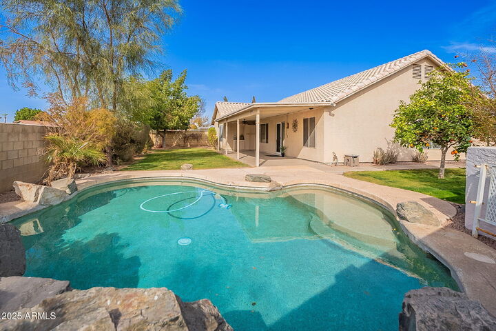 Property Photo:  750 S Cholla Street  AZ 85233 