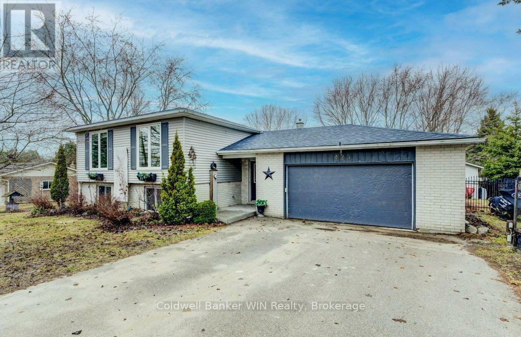 Property Photo: 425 Clyde Street ON N0G 2L3