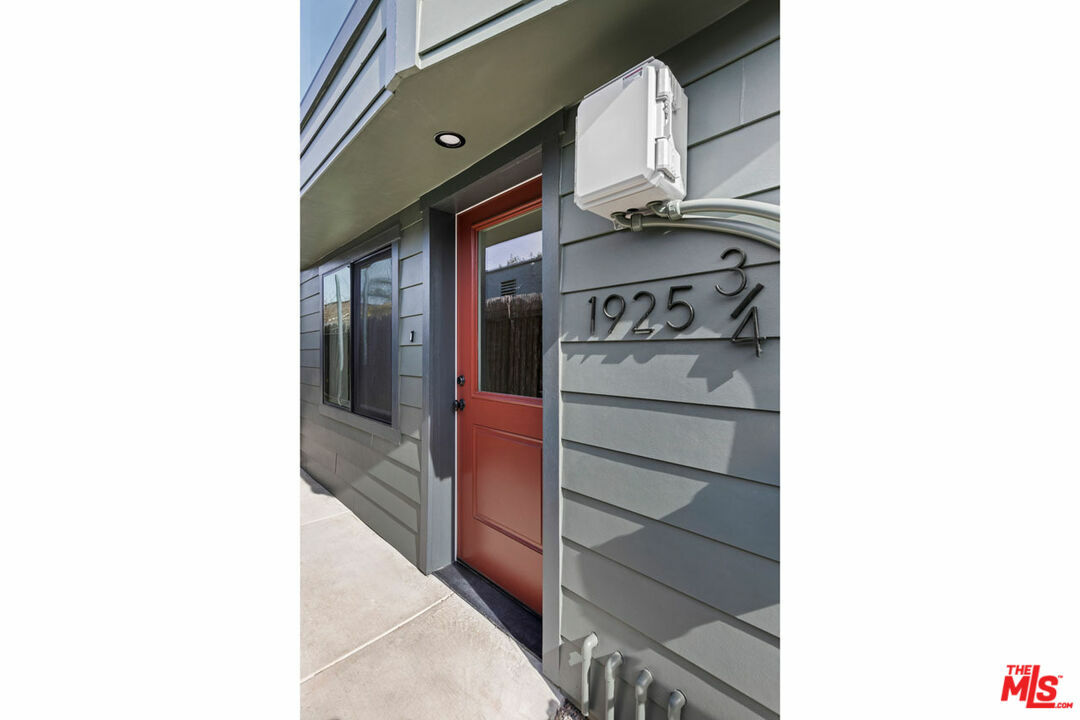 Property Photo:  1925 3/4  Kent St  CA 90026 