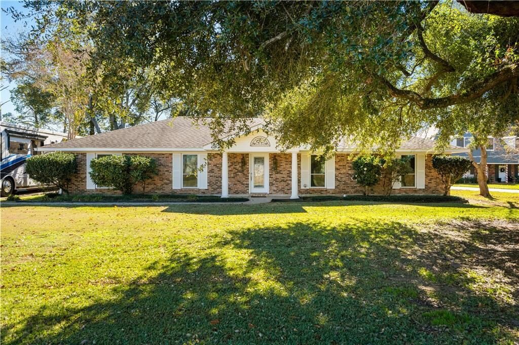 Property Photo:  1009 Parkway Drive  LA 71457 
