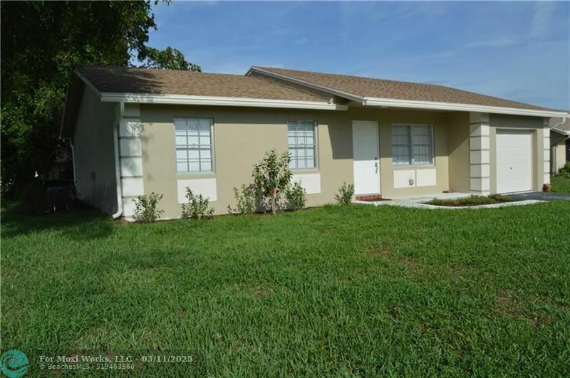 Property Photo:  19376 Delaware Cir  FL 33434 