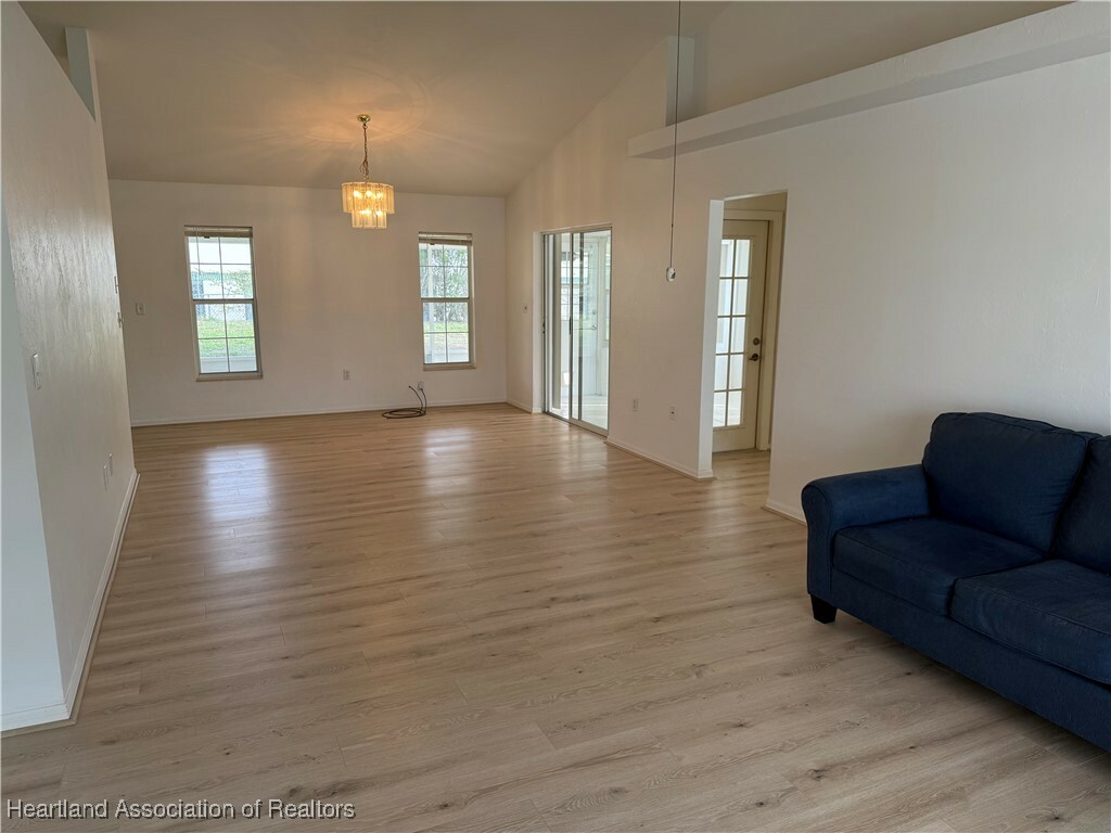Property Photo: 30 Crestview Court S FL 33852
