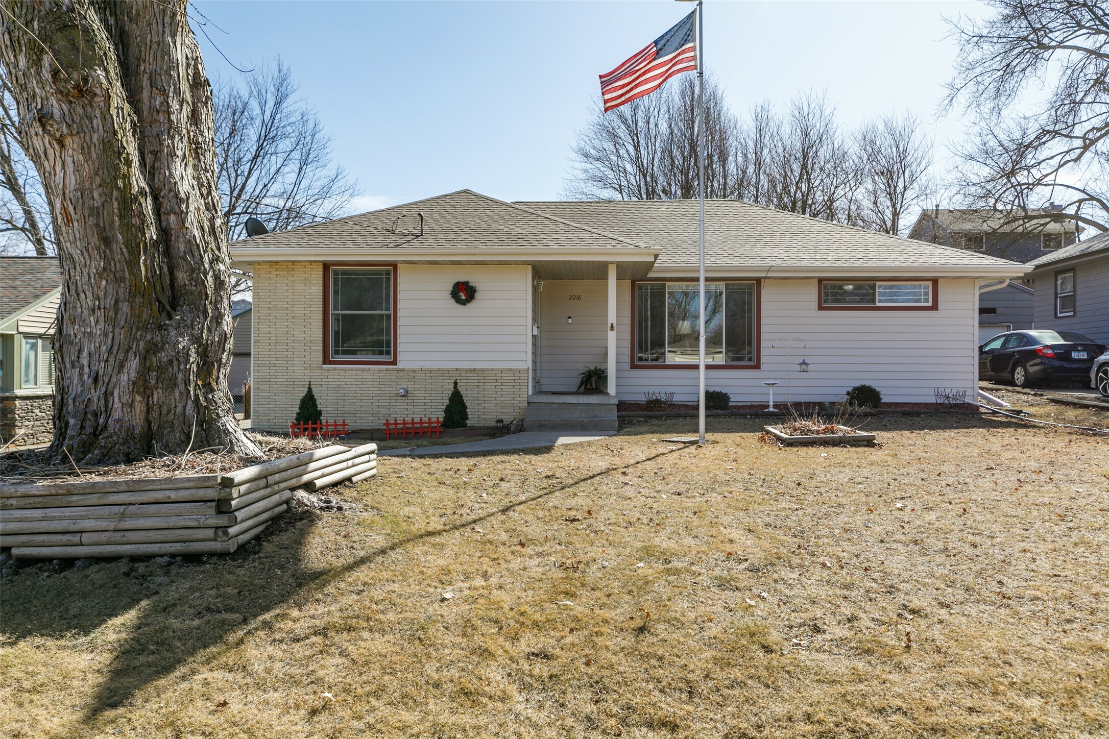 2216 Locust Street  West Des Moines IA 50265 photo