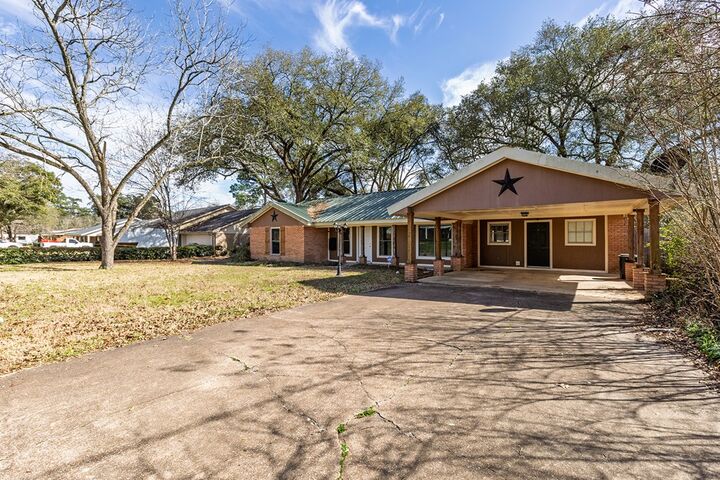Property Photo:  915 Jefferson Avenue  TX 75904 