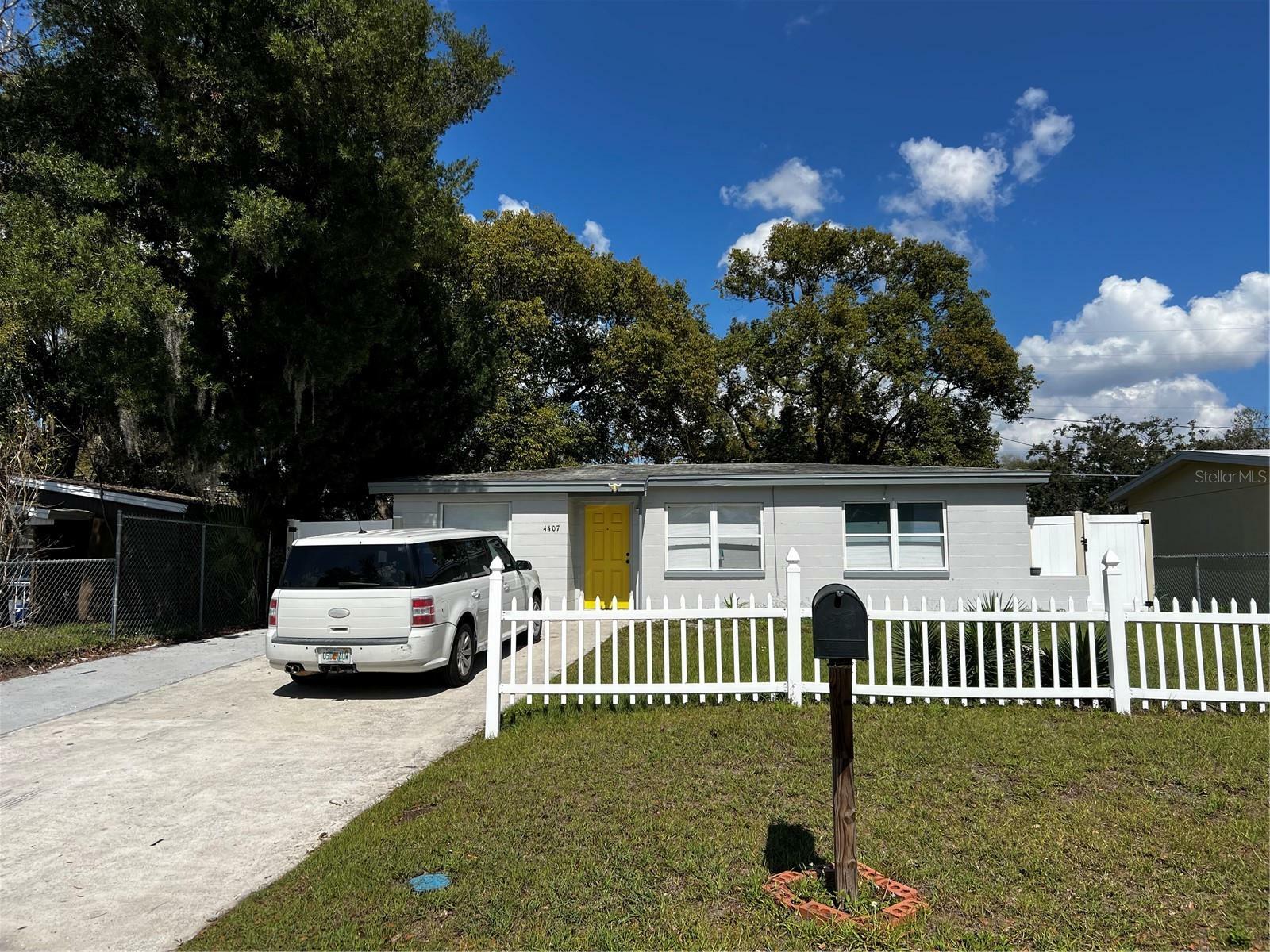 Property Photo:  4407 Lake Lawne Avenue  FL 32808 