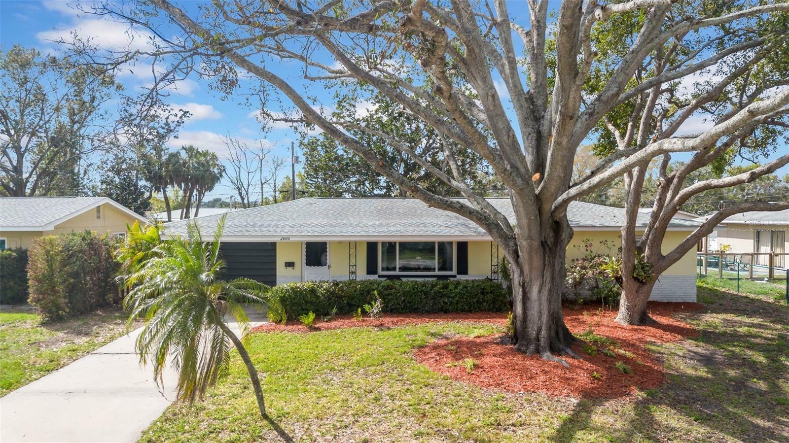 Property Photo:  2000 59th Way N  FL 33710 