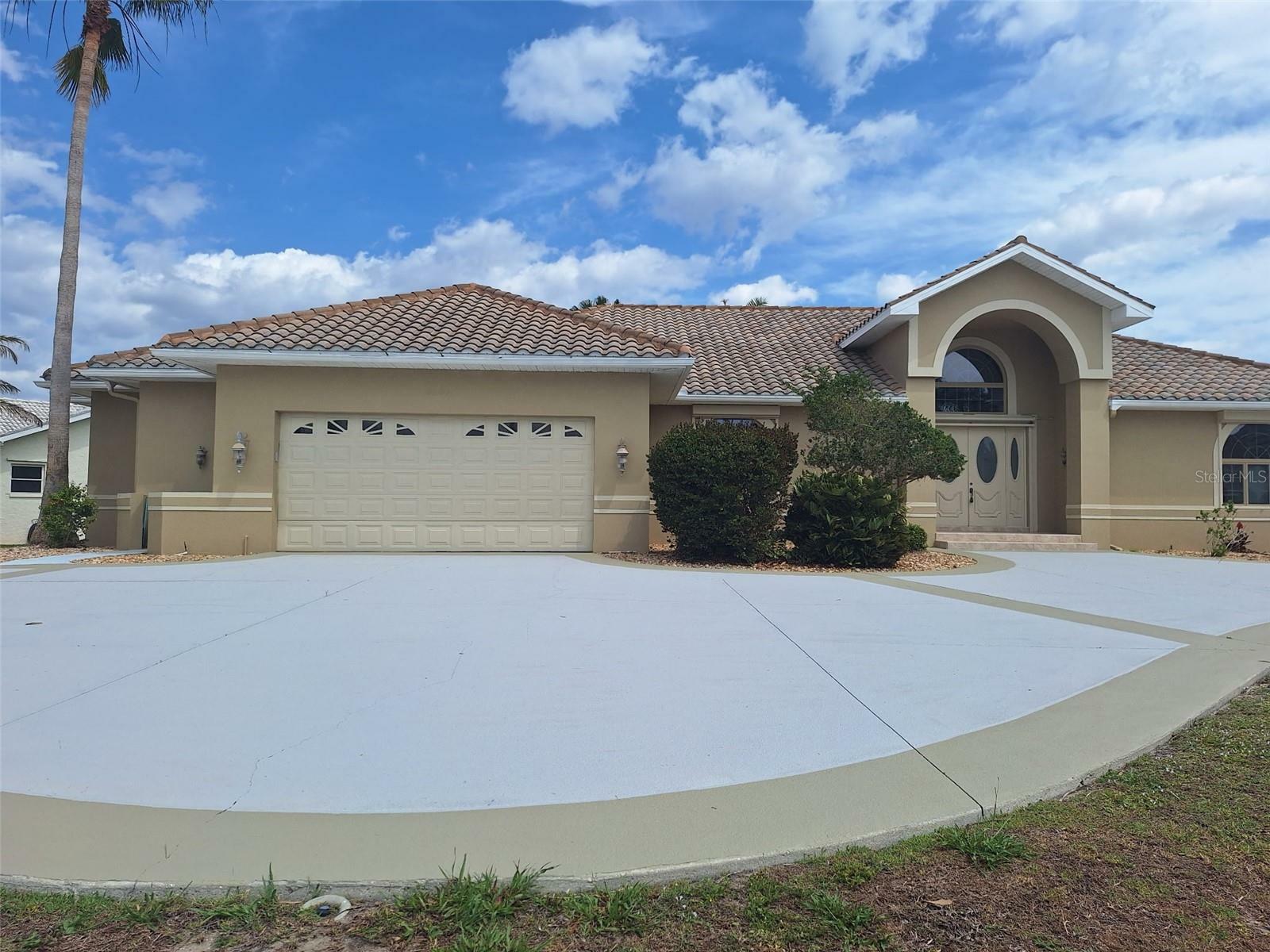 Property Photo: 5000 Ussepa Court FL 33950