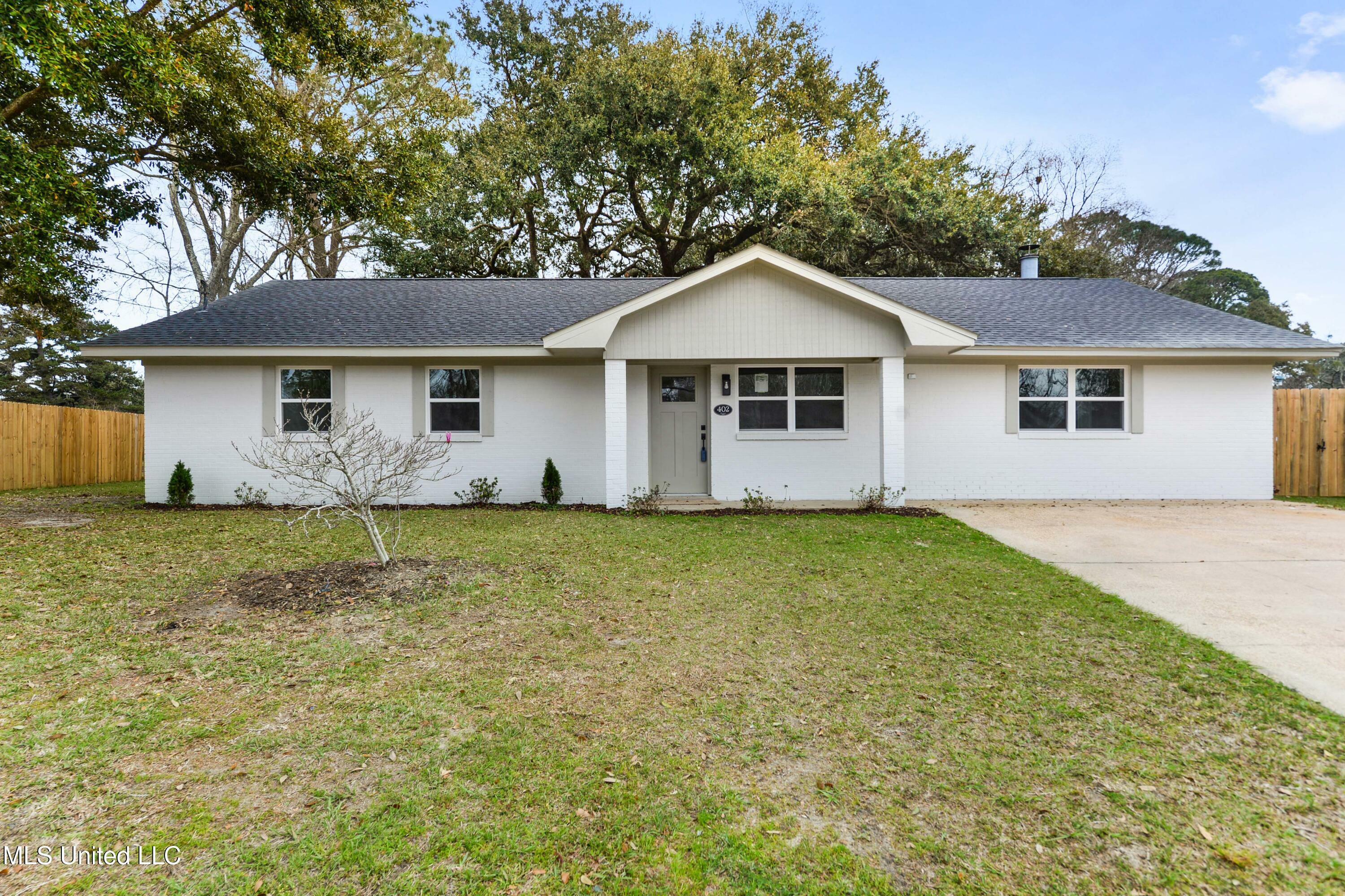 Property Photo:  402 Hunter Drive  MS 39564 