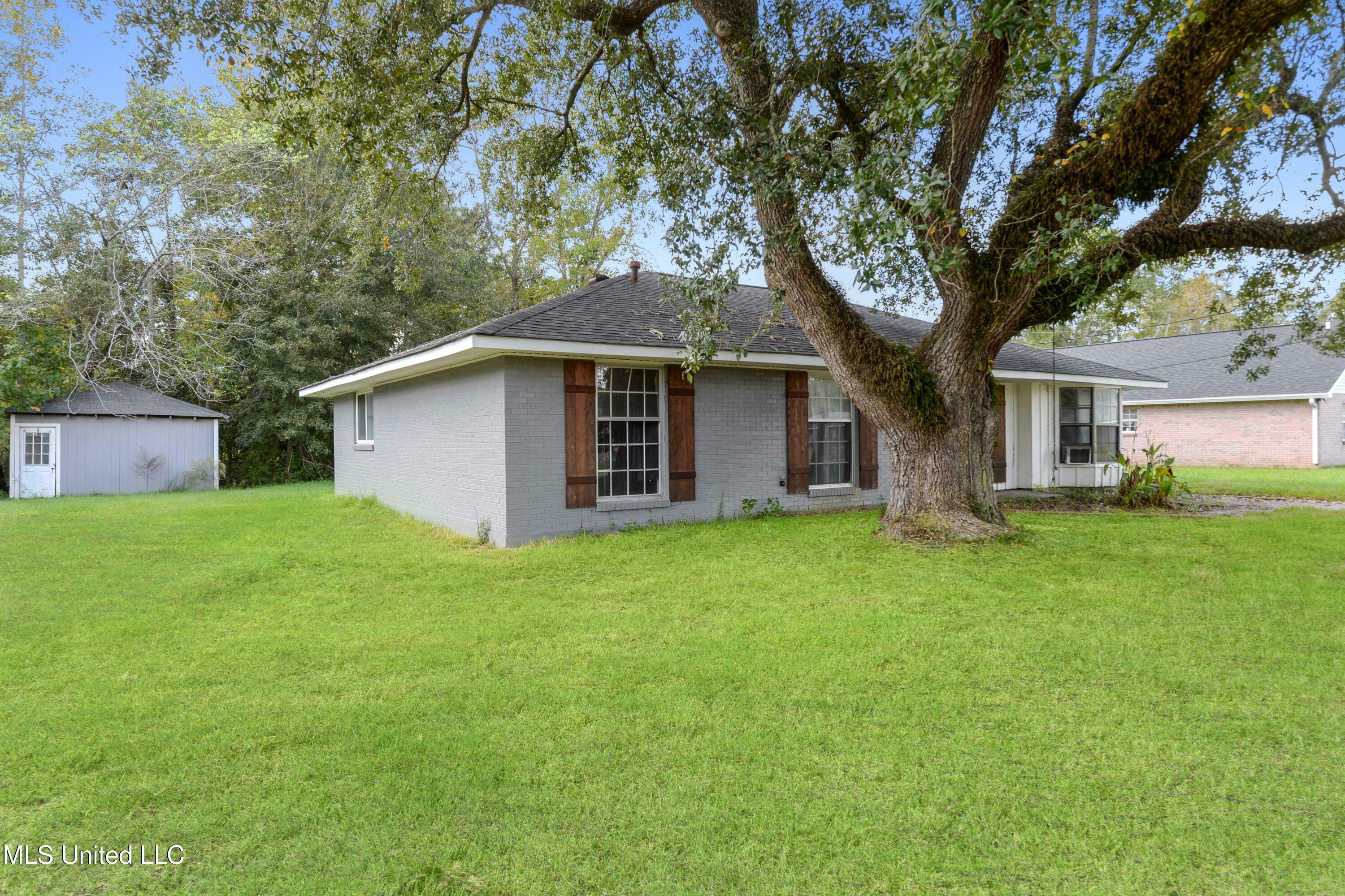 Property Photo:  1102 Douglas Street  MS 39466 