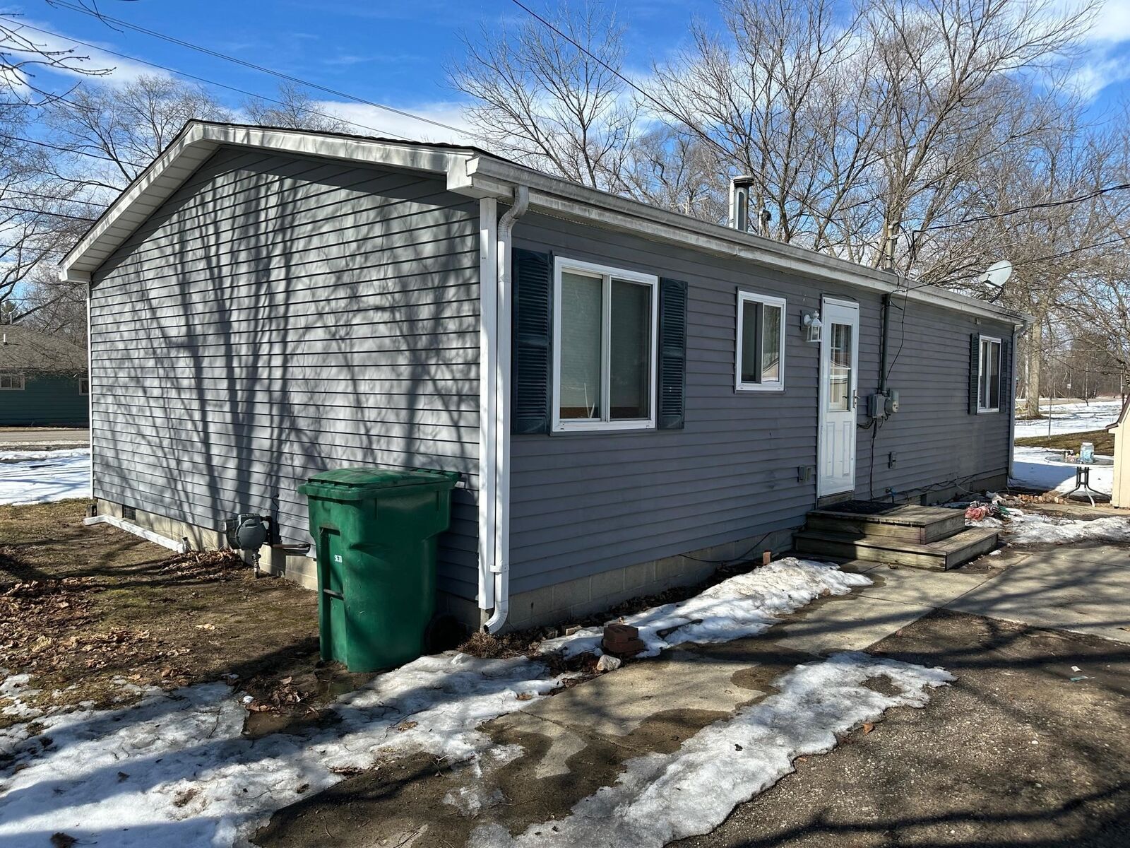 Property Photo:  302 N Erie Street  MI 48624 