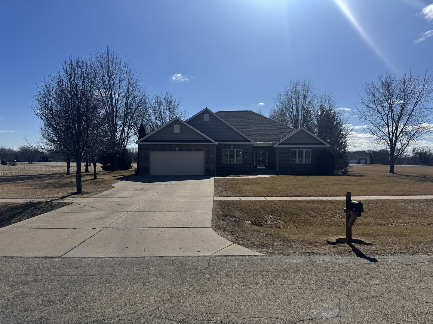 Property Photo: 975 Fox Trail Lane IL 60552