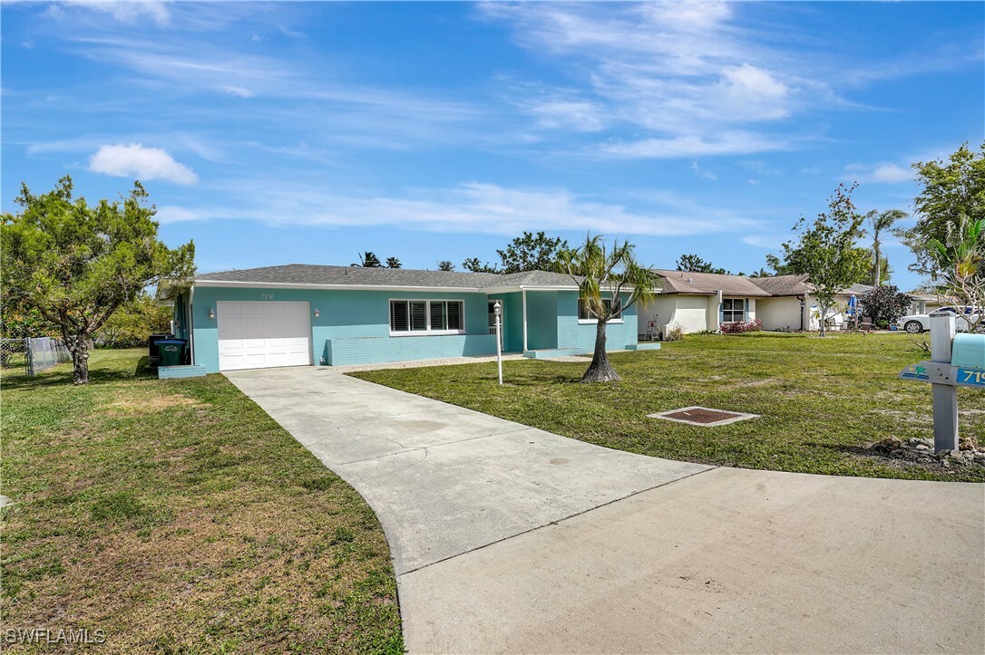 Property Photo:  719 Sharar Court  FL 33904 