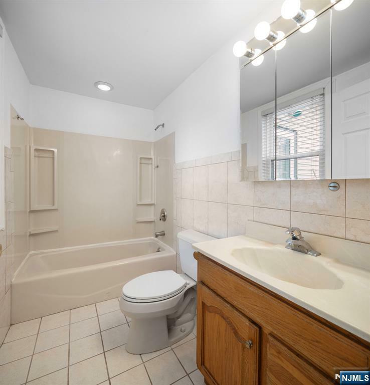 Property Photo:  665 Marin Avenue 2  NJ 07071 