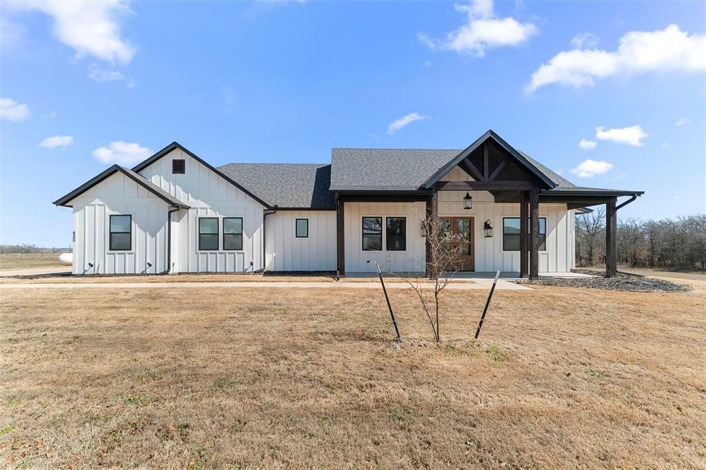 Property Photo:  420 Zonaverde Court  TX 76487 