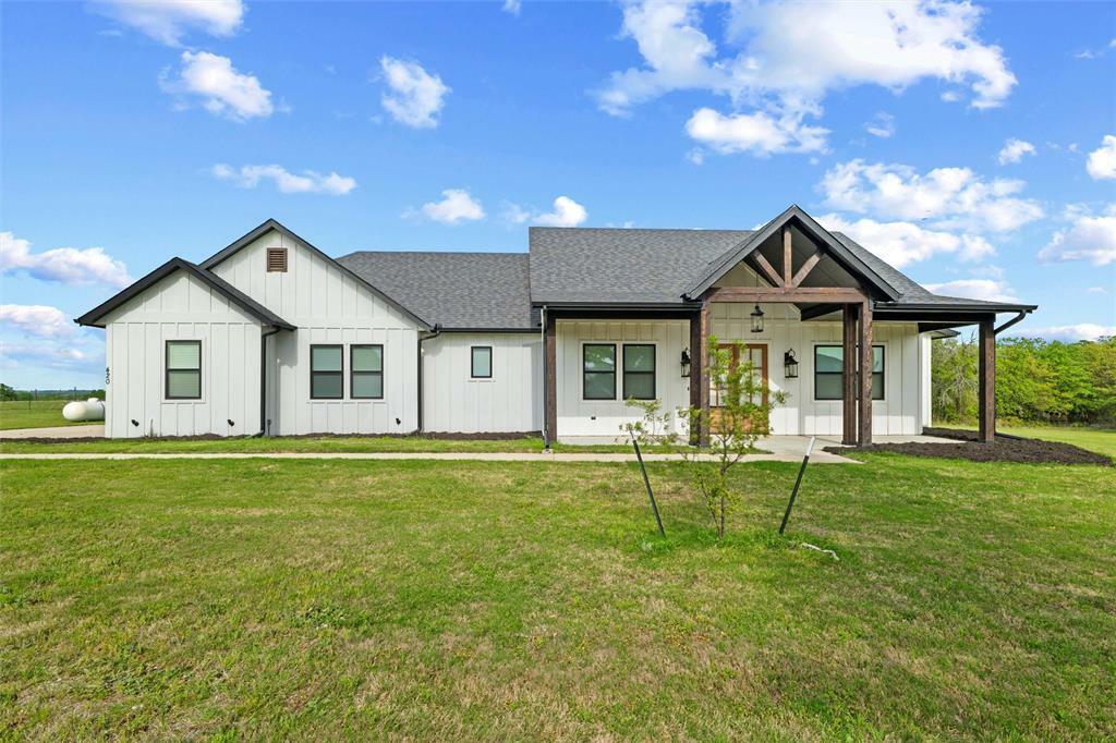 Property Photo: 420 Zonaverde Court TX 76487