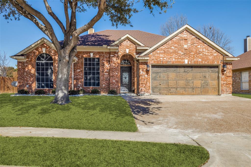 Property Photo: 703 Gentry Drive TX 76018