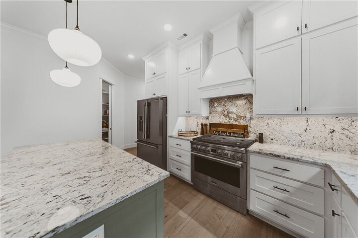 Property Photo:  1019 N Main Street  AR 72712 