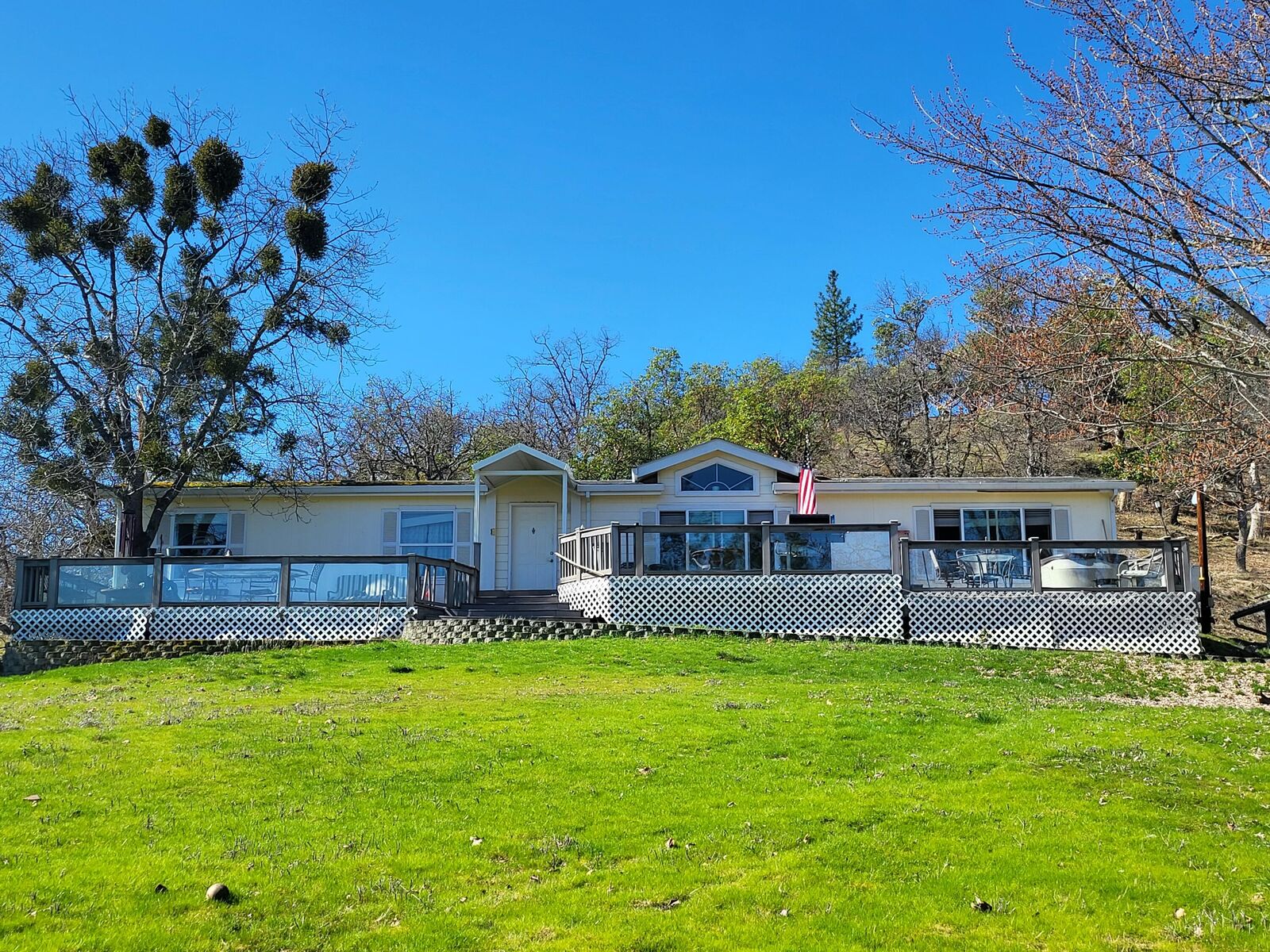 Property Photo: 920 W Rolling Hills Drive OR 97524