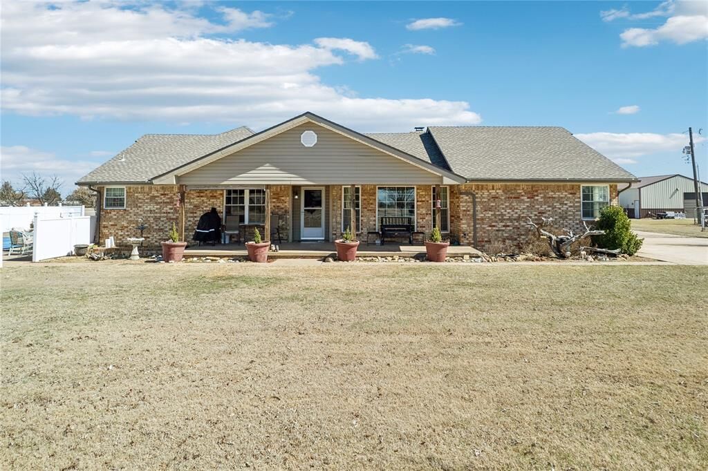 Property Photo: 23300 N Briarwood Drive OK 73025