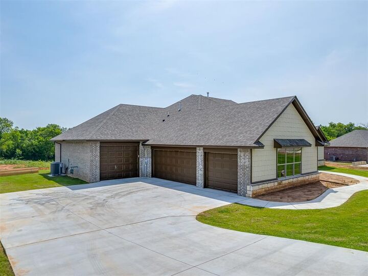 Property Photo:  10124 Gentry Crossing  OK 73169 