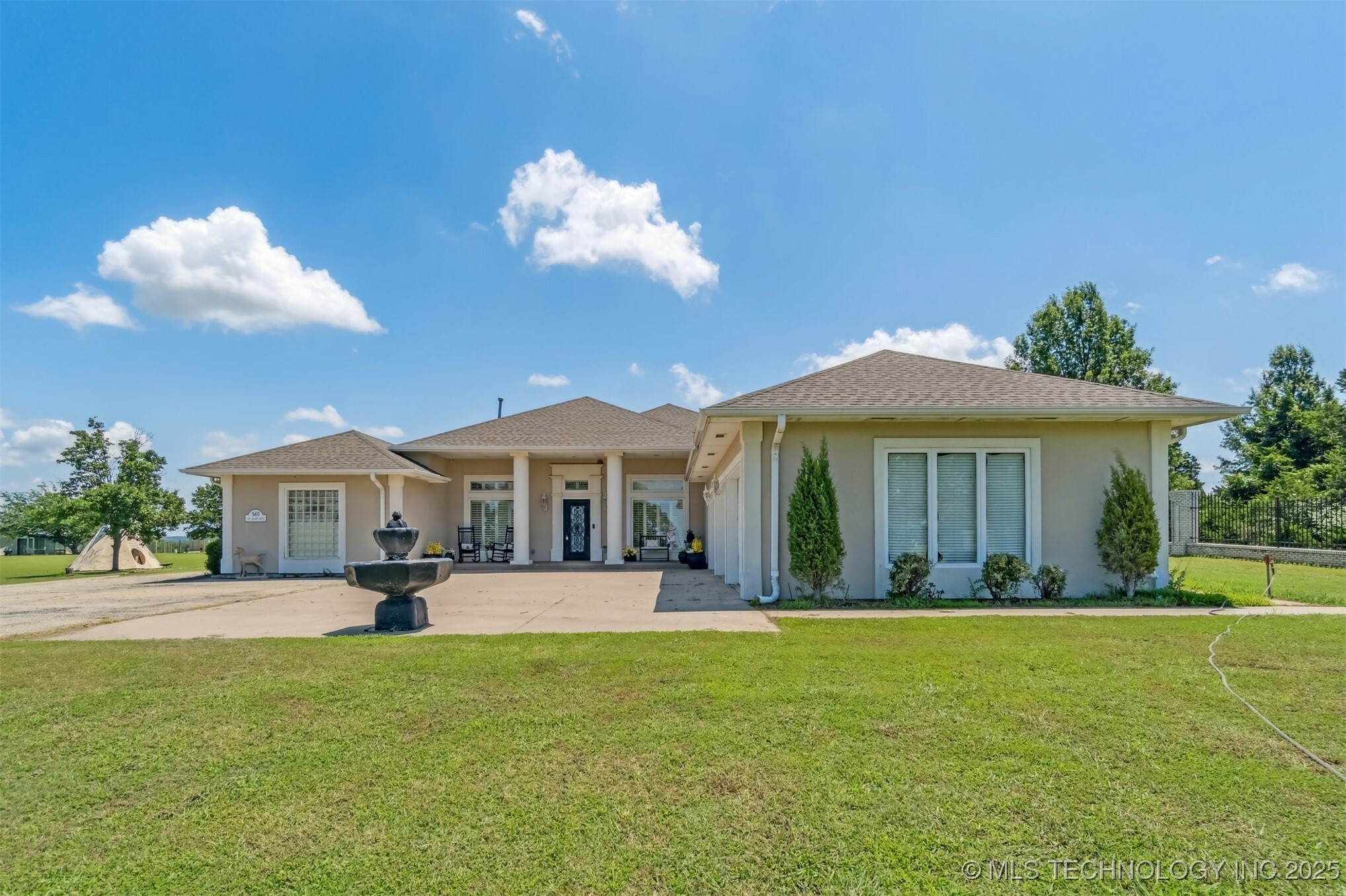 Property Photo: 940 Lou Allard Drive OK 74030