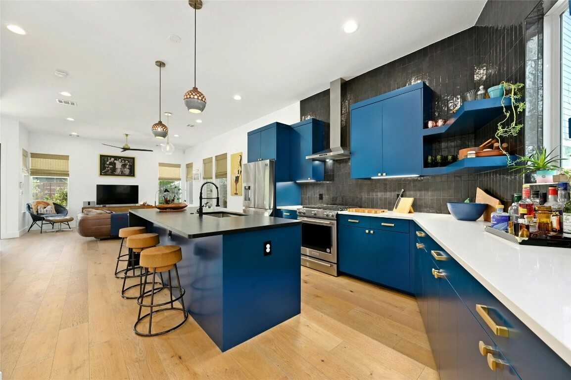 Property Photo: 1187 Oak Grove Avenue TX 78702