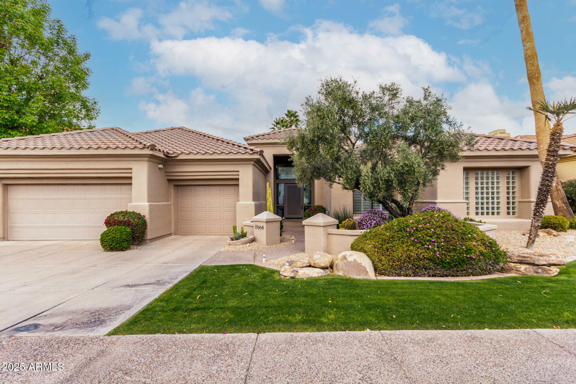 Property Photo: 11664 E Del Timbre Drive AZ 85259