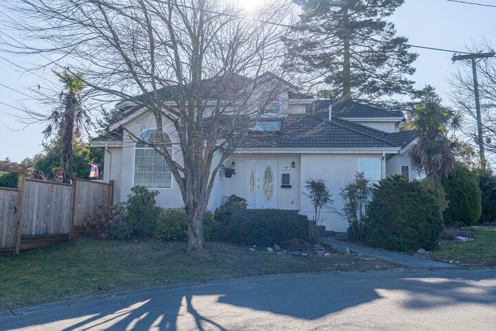 1680 53A Street — photo 1