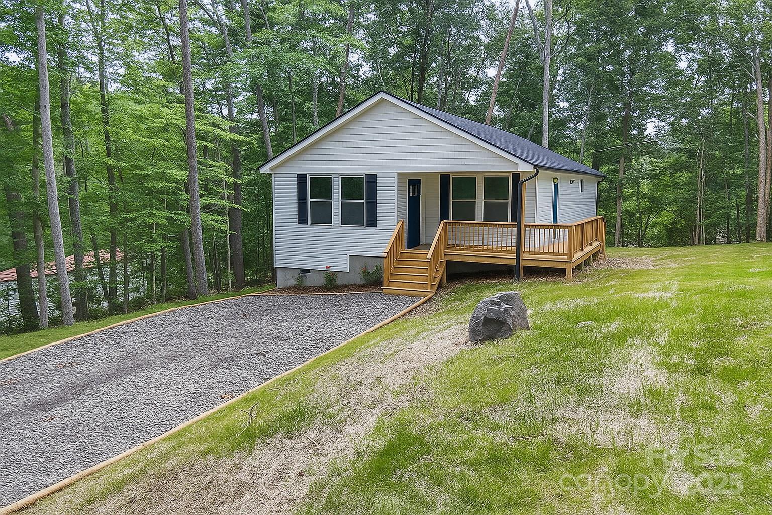 Property Photo:  10 Fair Bluff Lane  NC 28715 