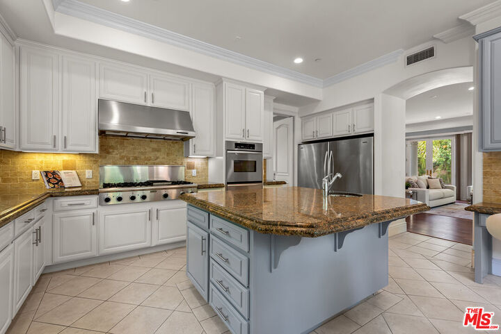 Property Photo: 2997 Beverly Glen Cir CA 90077
