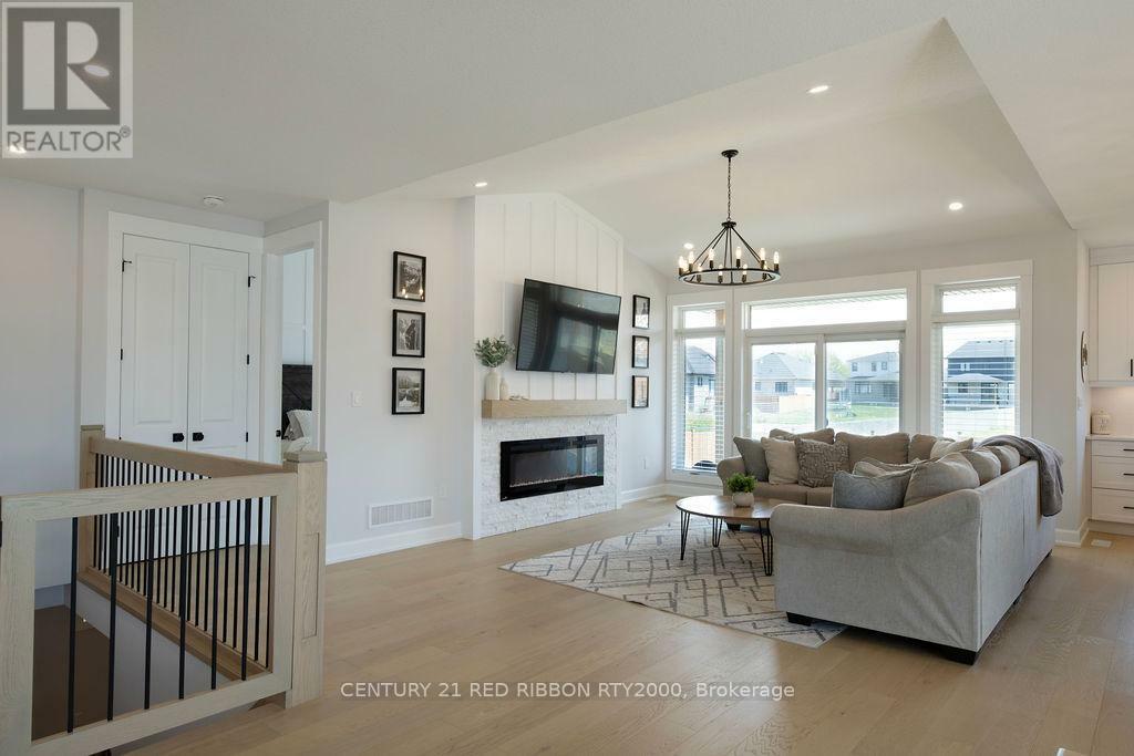 Property Photo: 11 Briscoe Crescent ON N7G 4E1