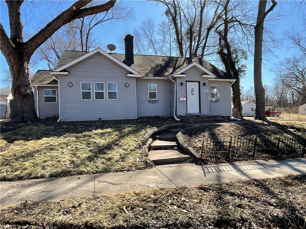Property Photo: 711 E Cantrell Street IL 62521