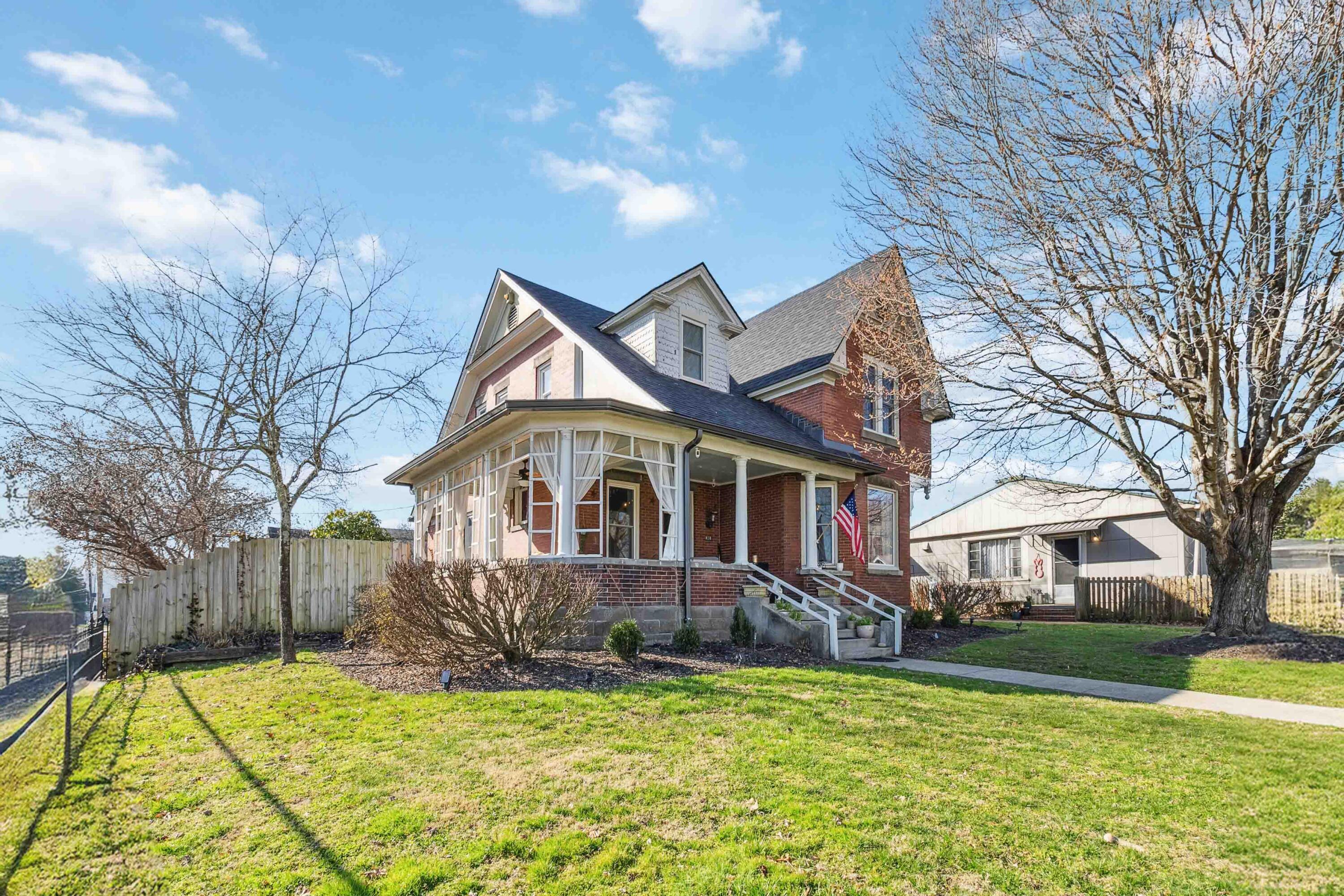 Property Photo: 202 Black Street KY 40906