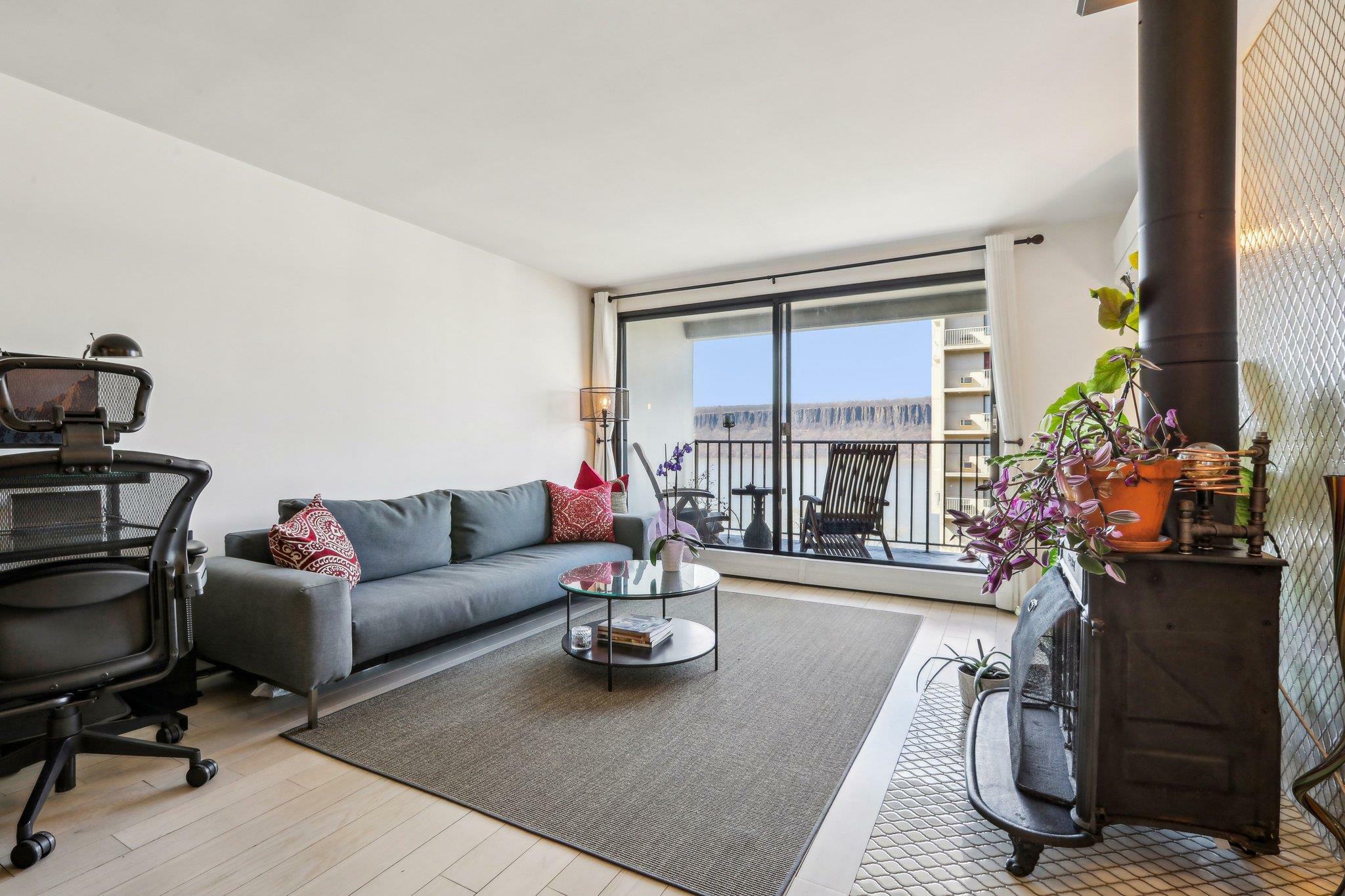 Property Photo: 1116 Warburton Avenue 4H NY 10701